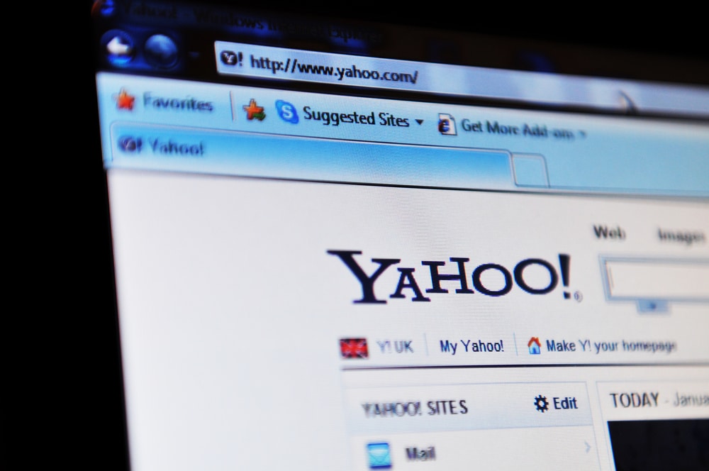 Pantalla ordenador correo electrónico de Yahoo
